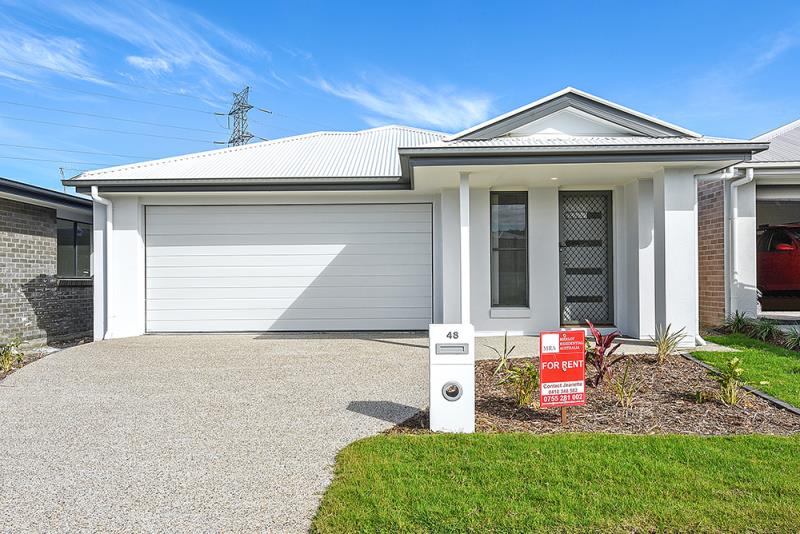MODERN 4 BEDROOM FAMILY HOME WITH GOOD SIZE OPEN PLAN KITCHEN LIVING AREA. SEPARATE STUDY NOOK